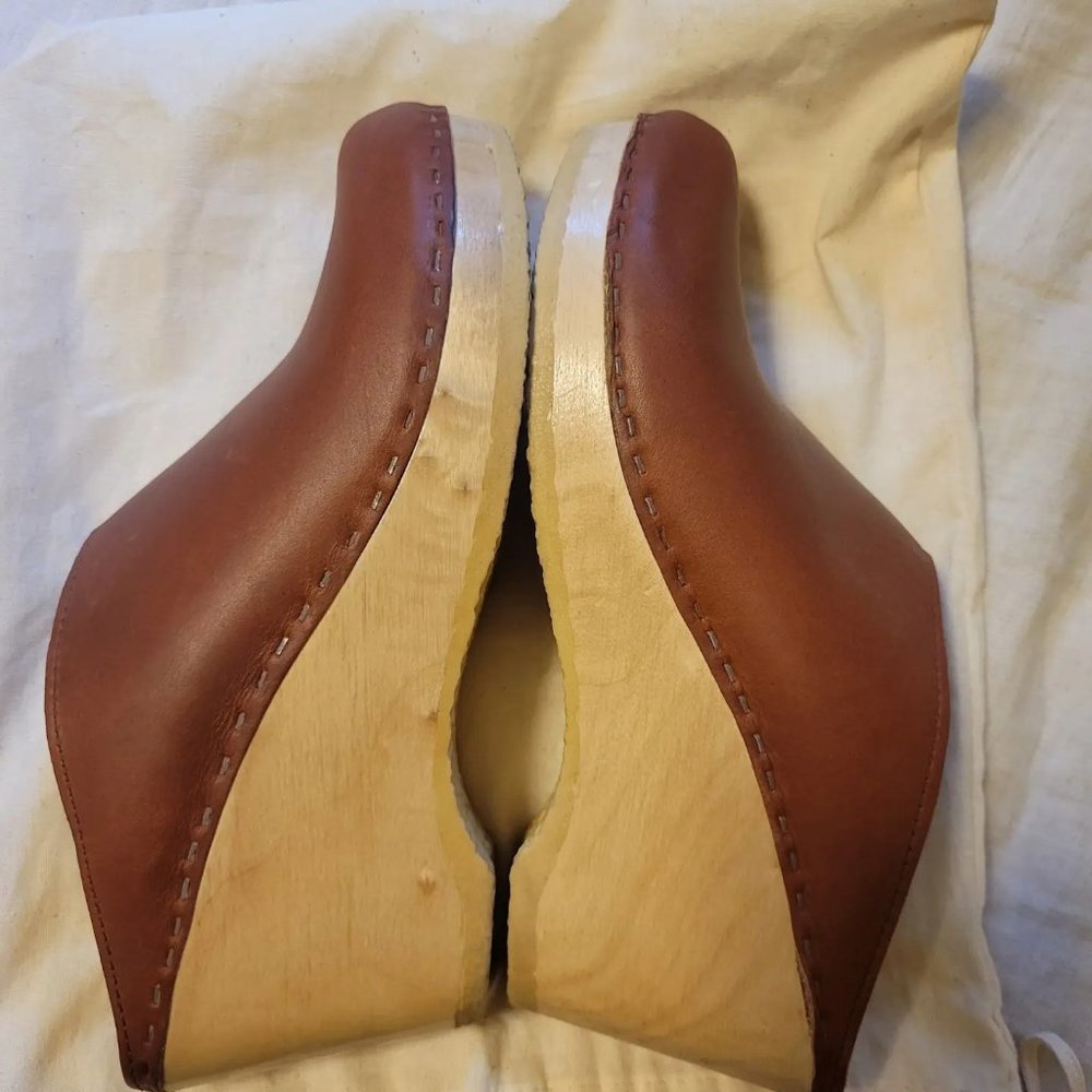 No 6 Clogs